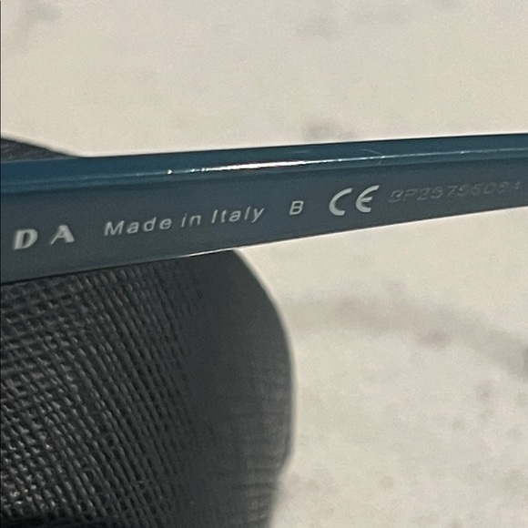 Prada “frames” - Picture 5 of 6